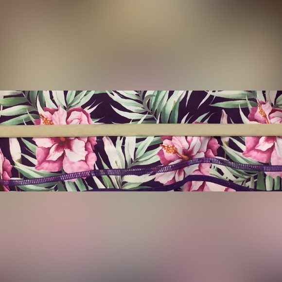 Zyia Active Floral Zipper Pocket  light n tight size 6-8 EUC - Picture 3 of 5